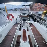 Båthotell Seilbat 39 Fot I Sentrum Med Hotellkomfort For 6 Pers Fredrikstad