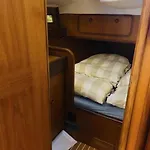 Seilbat 39 Fot I Sentrum Med Hotellkomfort For 6 Pers フレドリクスタ