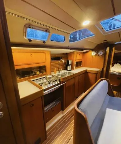 ספינת מלון Seilbat 39 Fot I Sentrum Med Hotellkomfort For 6 Pers