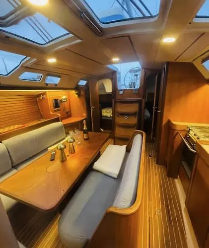 Seilbat 39 Fot I Sentrum Med Hotellkomfort For 6 Pers ספינת מלון