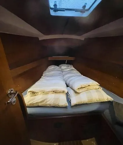보트호텔 Seilbat 39 Fot I Sentrum Med Hotellkomfort For 6 Pers 프레드릭스타드