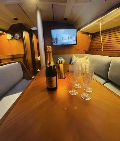 Seilbat 39 Fot I Sentrum Med Hotellkomfort For 6 Pers פרדריקסטאד