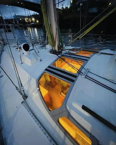 Seilbat 39 Fot I Sentrum Med Hotellkomfort For 6 Pers פרדריקסטאד