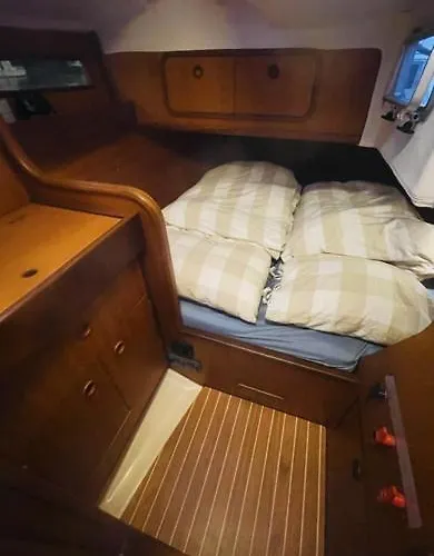 Seilbat 39 Fot I Sentrum Med Hotellkomfort For 6 Pers 보트호텔 프레드릭스타드