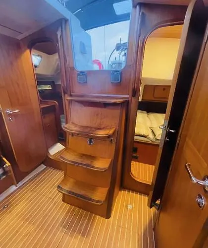 Seilbat 39 Fot I Sentrum Med Hotellkomfort For 6 Pers